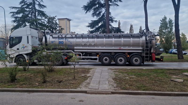 Mezzi speciali autospurgo90 spar nell'ambiente di lavoro di autospurgo90 spa- Mezzi speciali autospurgo90 spa